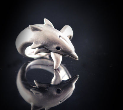 Anillo de plata delfin, Delfin con gemas naturales, Anillo compromiso para amantes del oceano - D´Cast