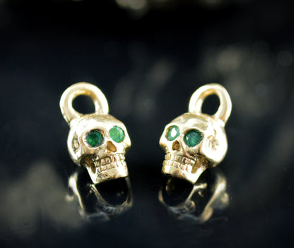 Pendientes de calaveras diminutas hechos a mano en oro de 10k, 14k o 18k, Pendientes para hombre - D´Cast