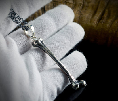 Colgante hueso femur de plata solida, Hueso humano realista collar, Calaveras y huesos - D´Cast