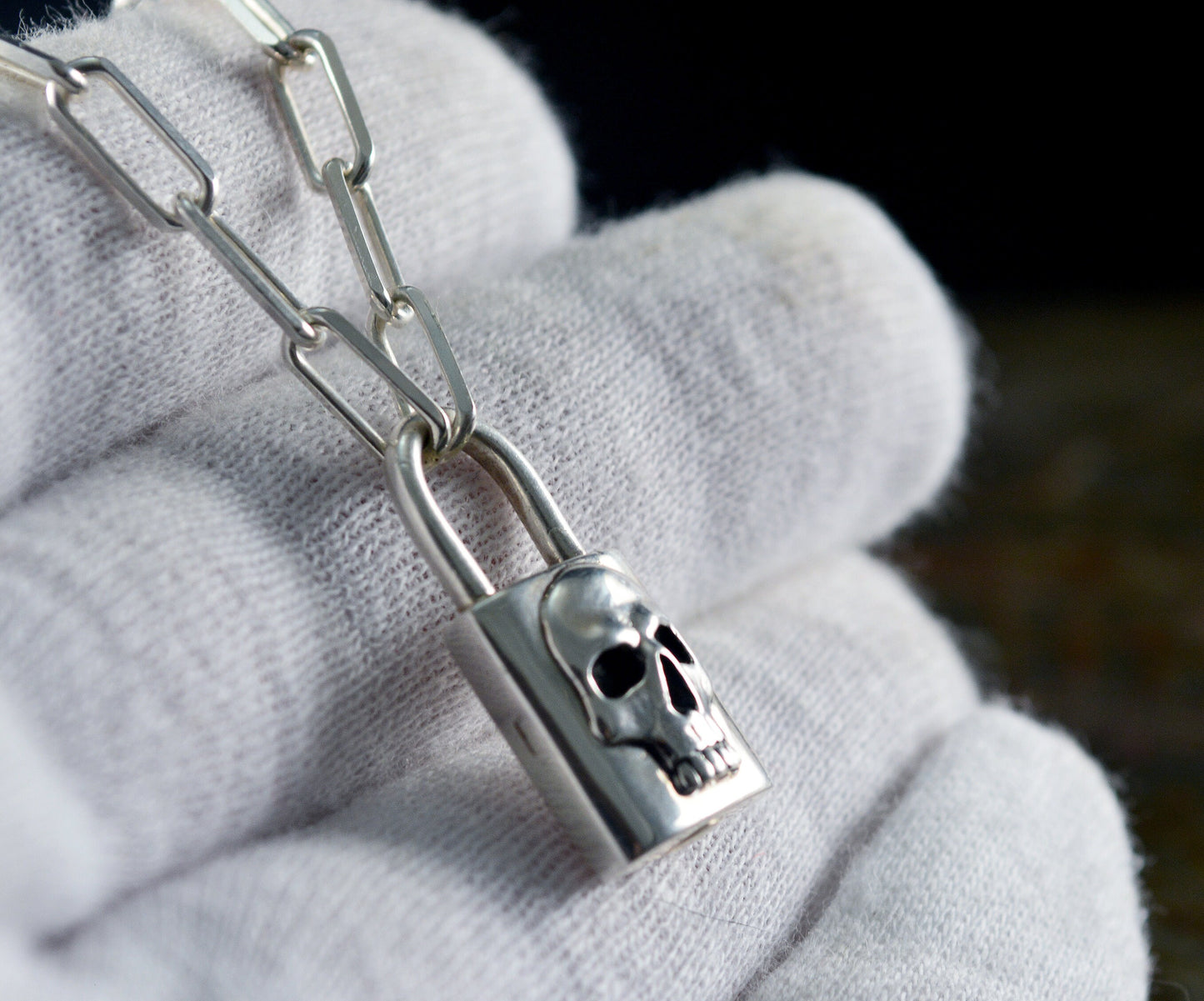 Vorhängeschloss-Halsband mit Totenkopf, handgefertigt aus Sterlingsilber, Vorhängeschloss-Amulett mit rechteckigen Silberkettengliedern